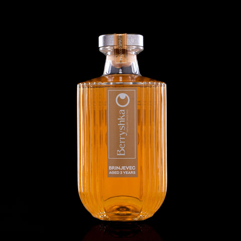 Juniper brandy aged in an oak barrel